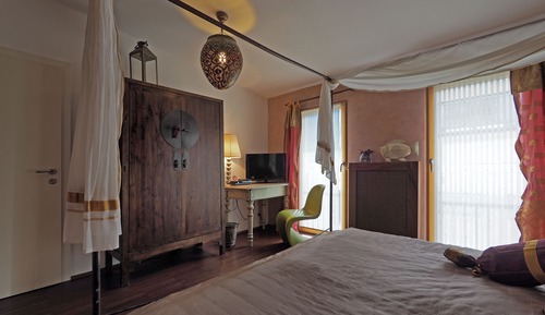 Design Room, 1 King Bed, Bathtub (Inspiration)