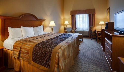 Standard Room, 1 King Bed, Non Smoking, Refrigerator & Microwave