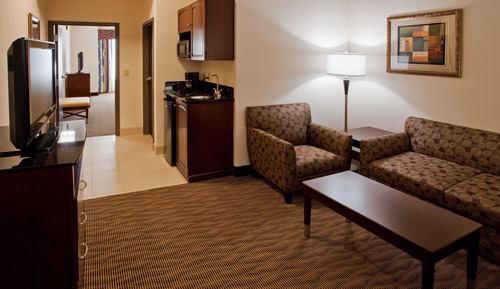 Suite, 2 Bedrooms (1 King 2 Queen)