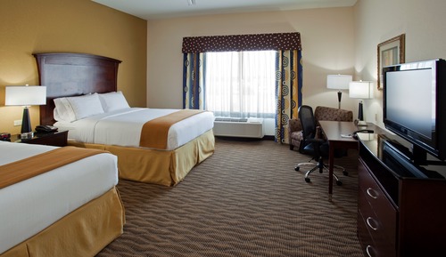 Suite, 2 Queen Beds, Accessible (Mobil Tub)