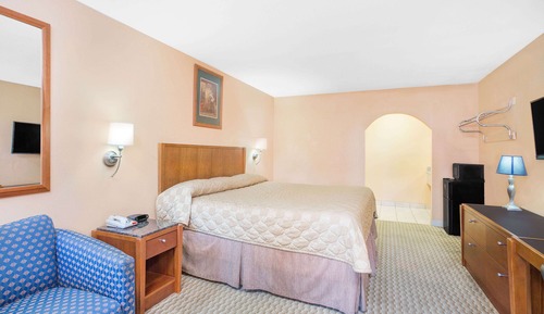 Room, 1 King Bed, Non Smoking, Kitchen (Kitchenette)