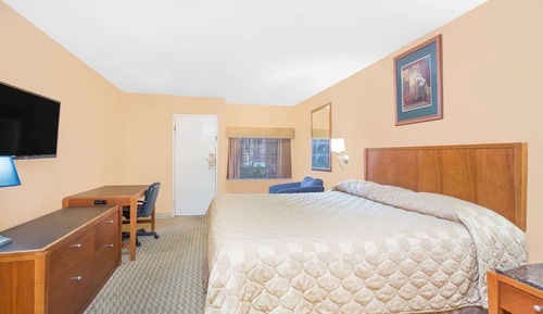 Standard Room, 1 King Bed, Smoking