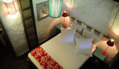 Cabin with a double and a single bed
