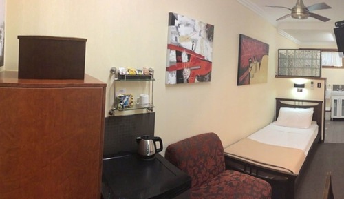 Studio, 1 Twin Bed