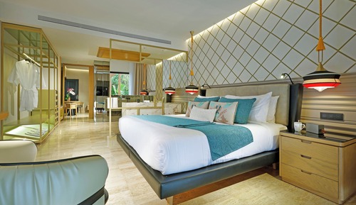 Suite Jacuzzi Terrace Poolside