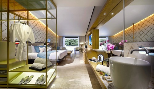 Junior Suite Jacuzzi Terrace Poolside