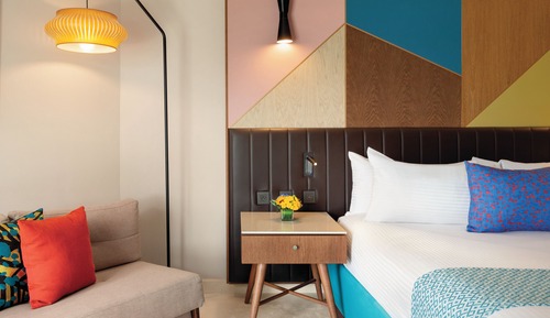 Club Room, 1 King Bed, Partial Ocean View (Preferred)