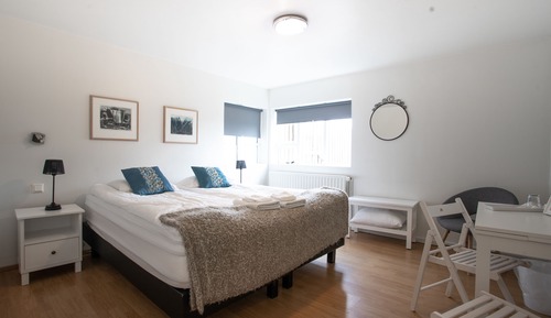 Double or Twin Room, Shared Bathroom