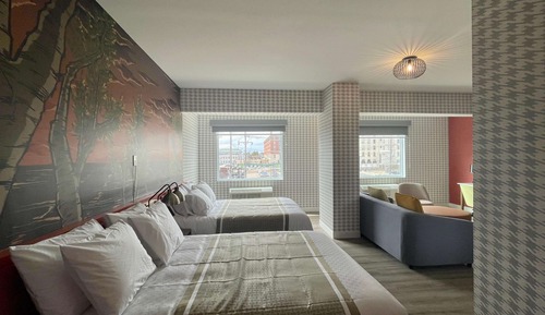 Suite, 2 Queen Beds, Non Smoking (with Sofabed)
