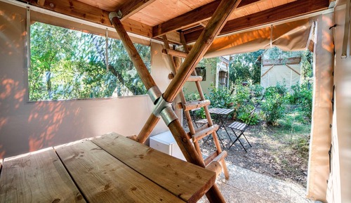 Basic Tent, 2 Twin Beds