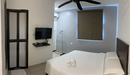 Standard Queen Room