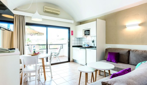 Studio (2 adults + 1 child)