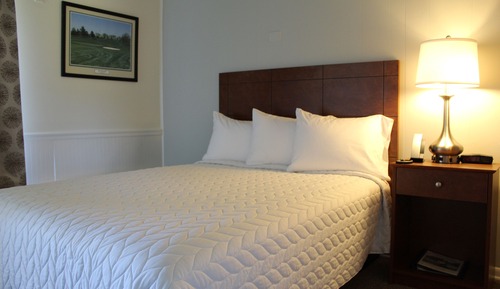 1 Queen Bed, Upper Level, Mountain View