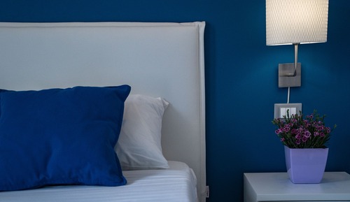 Comfort Room, 1 Queen Bed, City View