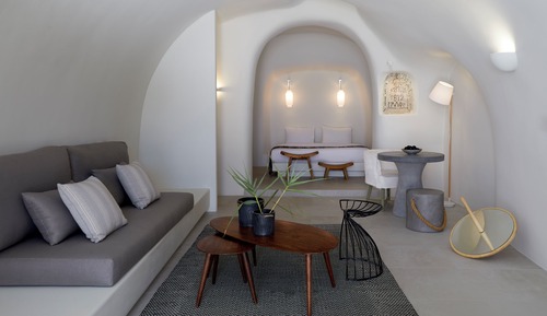 Executive one-bedroom cave suite