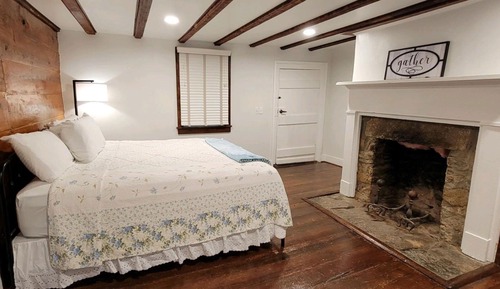 Historic Farmhouse Suite 2