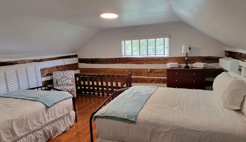 Historic Farmhouse Suite 1