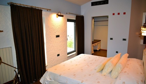 Superior Loft, 1 King Bed with Sofa bed, Non Smoking, Garden View