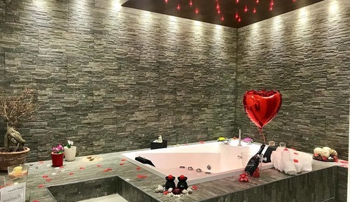 Suite, Jetted Tub (105)
