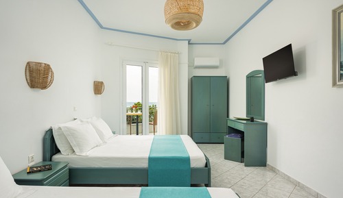 Triple Studio, Sea View