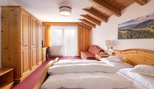 Double Room, 1 King Bed, Non Smoking, Mountain View