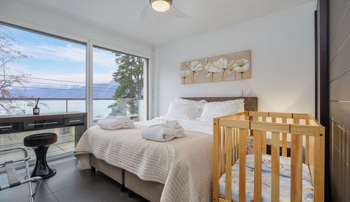 Luxury Apartment, 1 Bedroom, Lake View (Apartment 2)