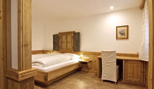Basic Double Room, 1 King Bed, Non Smoking