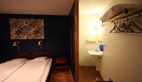Double or Twin Room (Shared Bathroom)
