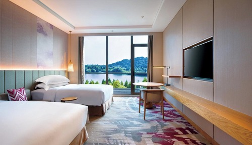 2 Single Beds Standard Lake View