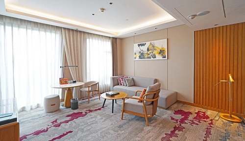 Junior Suite, 1 King Bed, Pool View