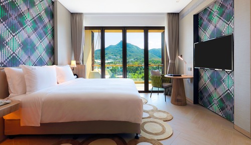 Premium Room, 1 King Bed (BaiShiLing Mountain View)