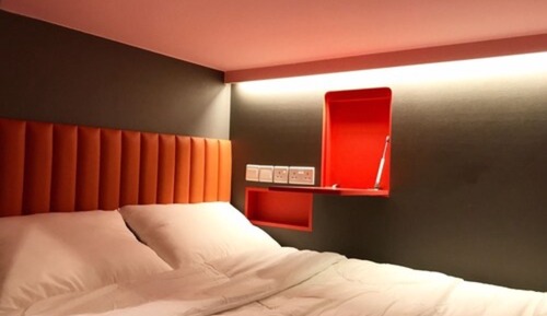 Private Queen Room, Shared Bathroom