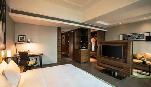 Suite (Queen Bed)