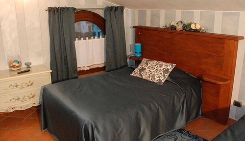 Family Room, Hill View (La Langa)