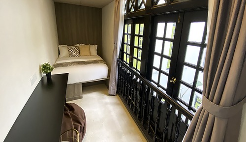Cabin M, Window, Shared Bathroom