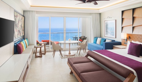 Junior Suite, 1 King Bed with Sofa bed, Oceanfront