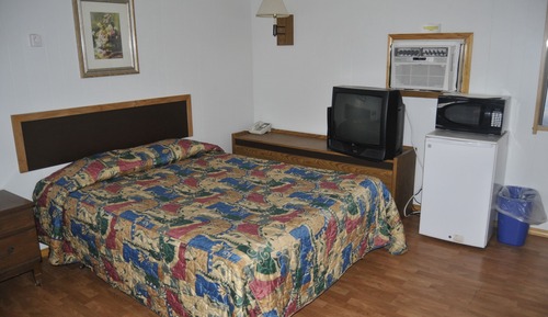 Basic Single Room, 1 Queen Bed, Accessible, Ground Floor