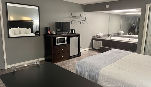 Premier Room, 1 King Bed, Jetted Tub