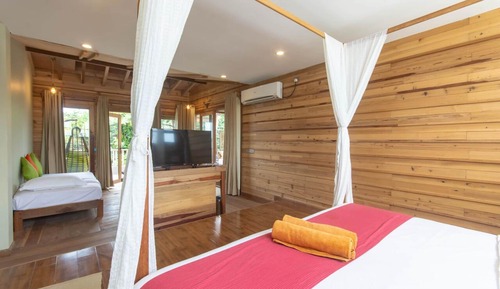 Grand Jacuzzi Suite (20% off on Return Shared Speed Boat transfer from Airport)