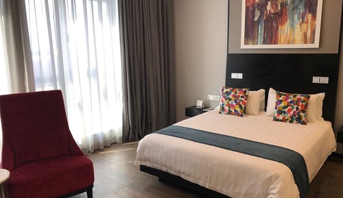 Premium Room, 1 King Bed, City View