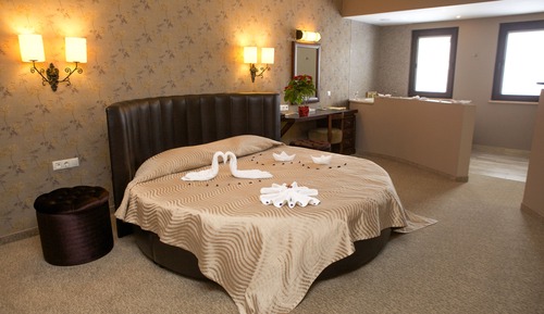 Honeymoon Suite, Balcony, Mountain View