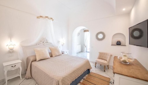 Superior Villa, Jetted Tub (Blu)