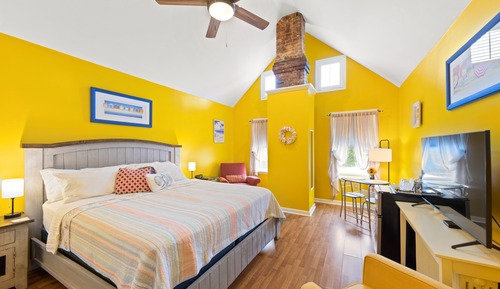 Room, Private Bathroom (Sunflower)