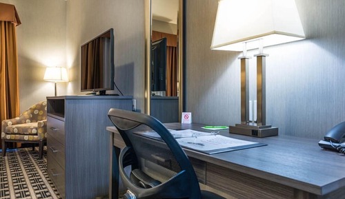 Single Room, 1 Queen Bed, Mobility Accessible