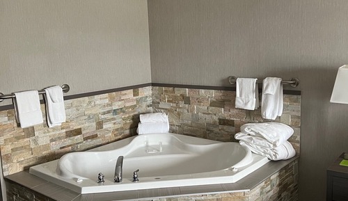 Suite, 1 King Bed, Jetted Tub