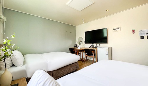 Exclusive Twin Room, City View