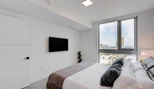 Classic Condo, Balcony, City View