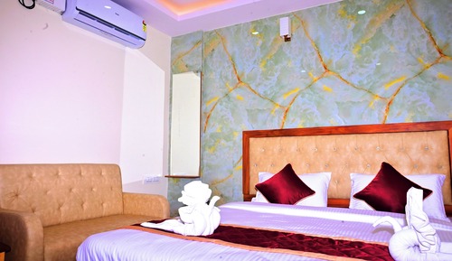 Deluxe Double Room Single Use, City View