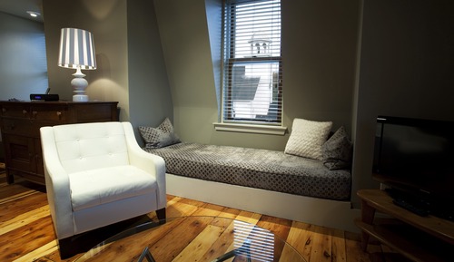 Deluxe Suite, Private Bathroom