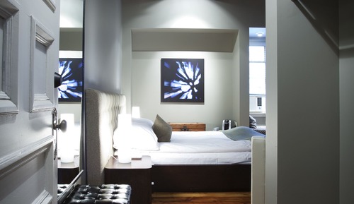 Deluxe Room, 1 Queen Bed, Private Bathroom